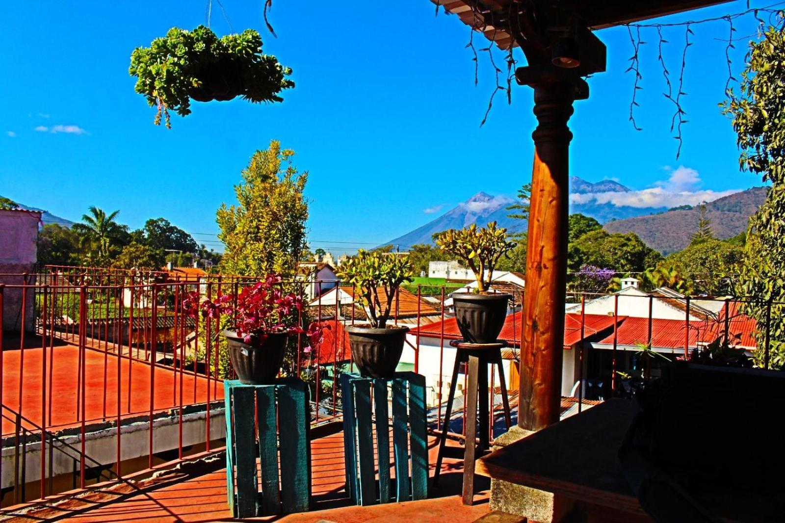 Hotel Rholyn Pura Vida !! Antigua Exteriör bild