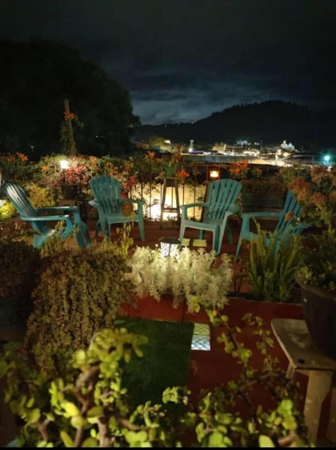 Hotel Rholyn Pura Vida !! Antigua Exteriör bild