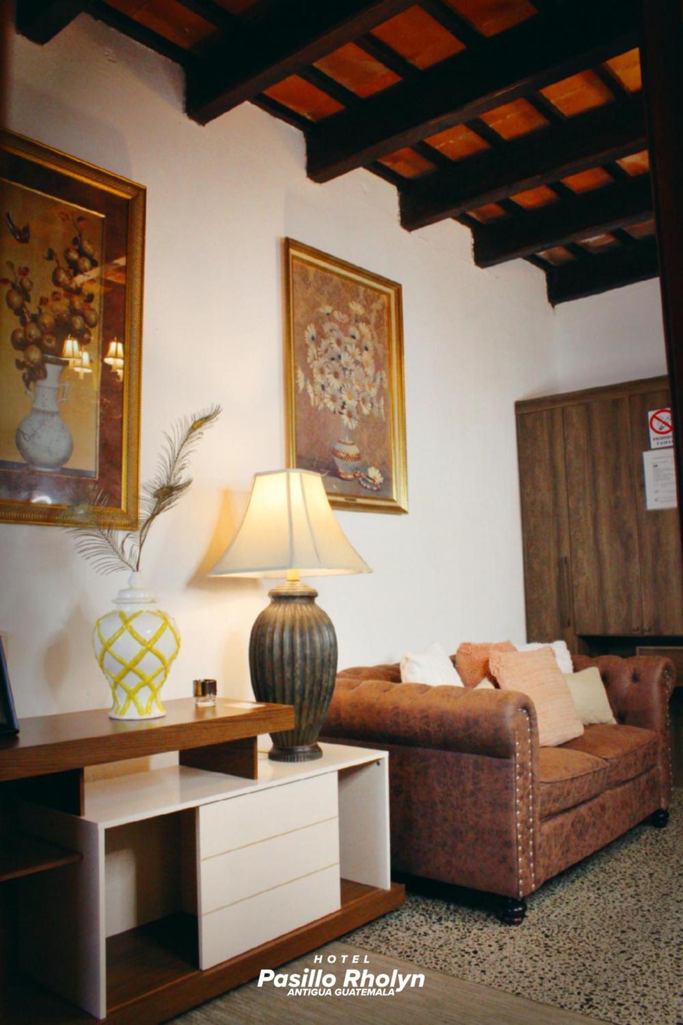 Hotel Rholyn Pura Vida !! Antigua Exteriör bild