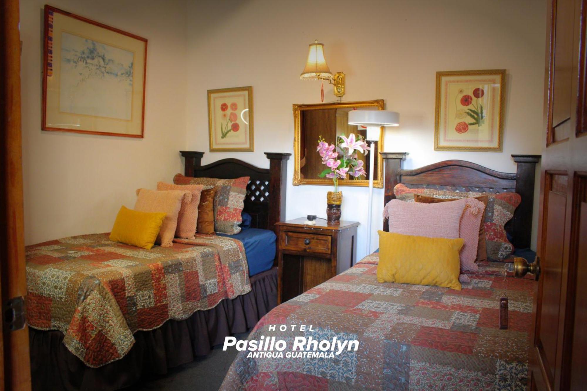 Hotel Rholyn Pura Vida !! Antigua Exteriör bild