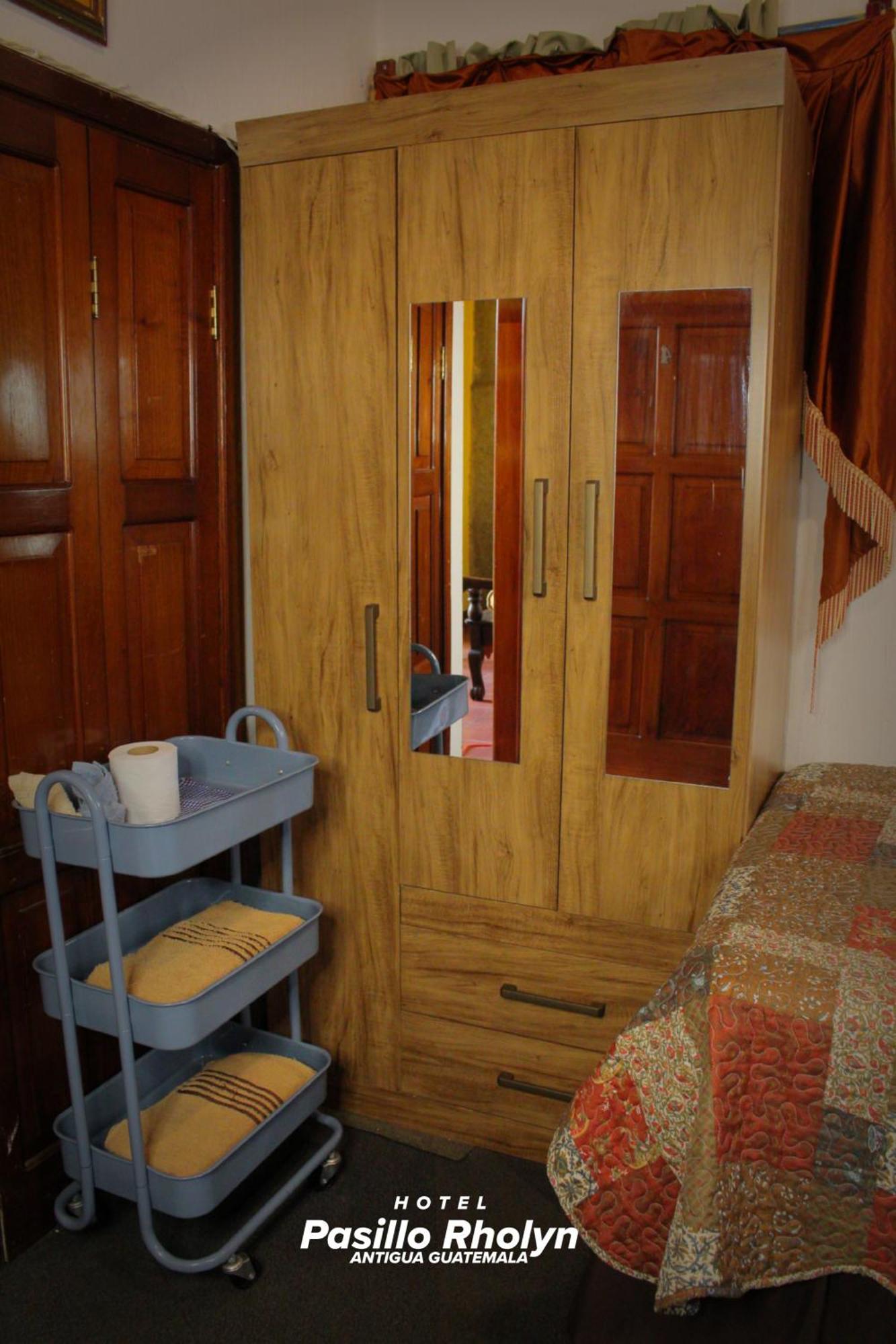 Hotel Rholyn Pura Vida !! Antigua Exteriör bild